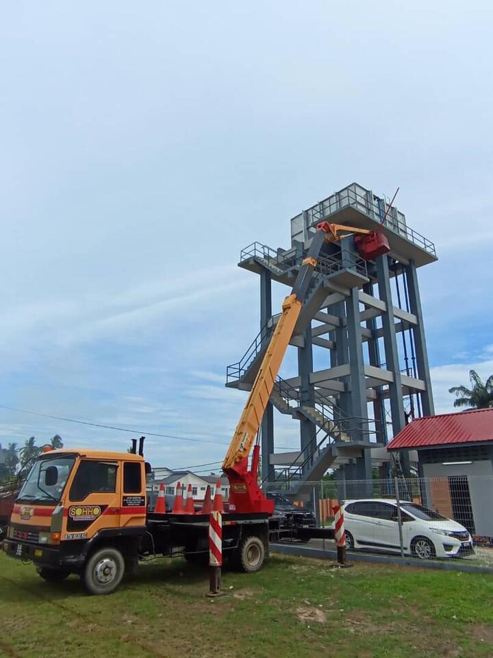 Skylift SOHHO di menara tangki air